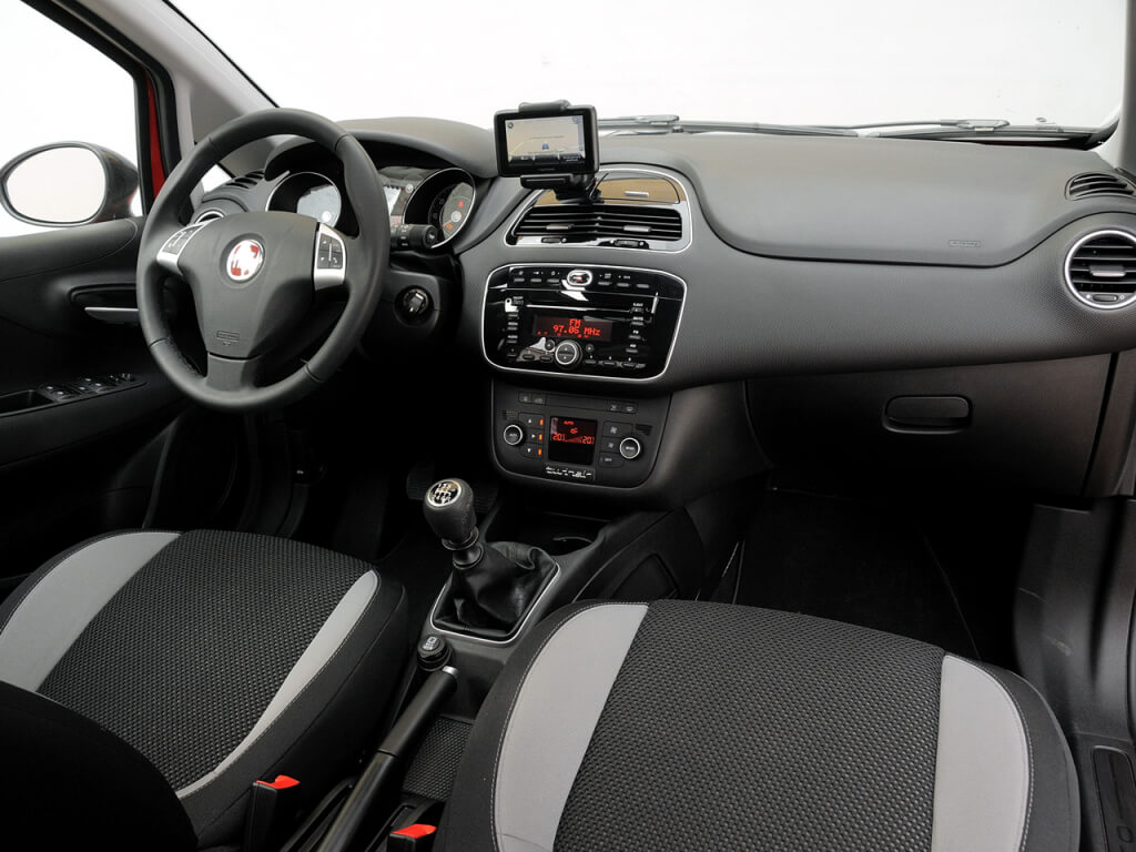 Fiat Punto: interior.