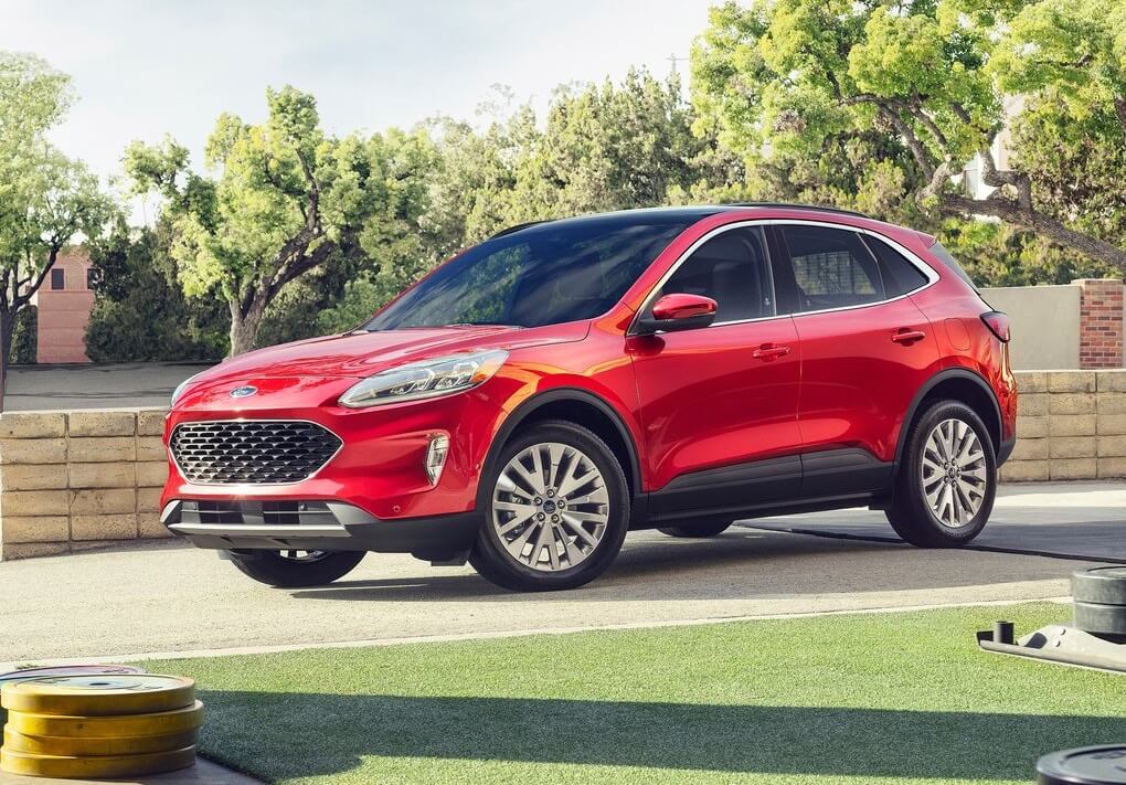 Ford Escape: frontal.