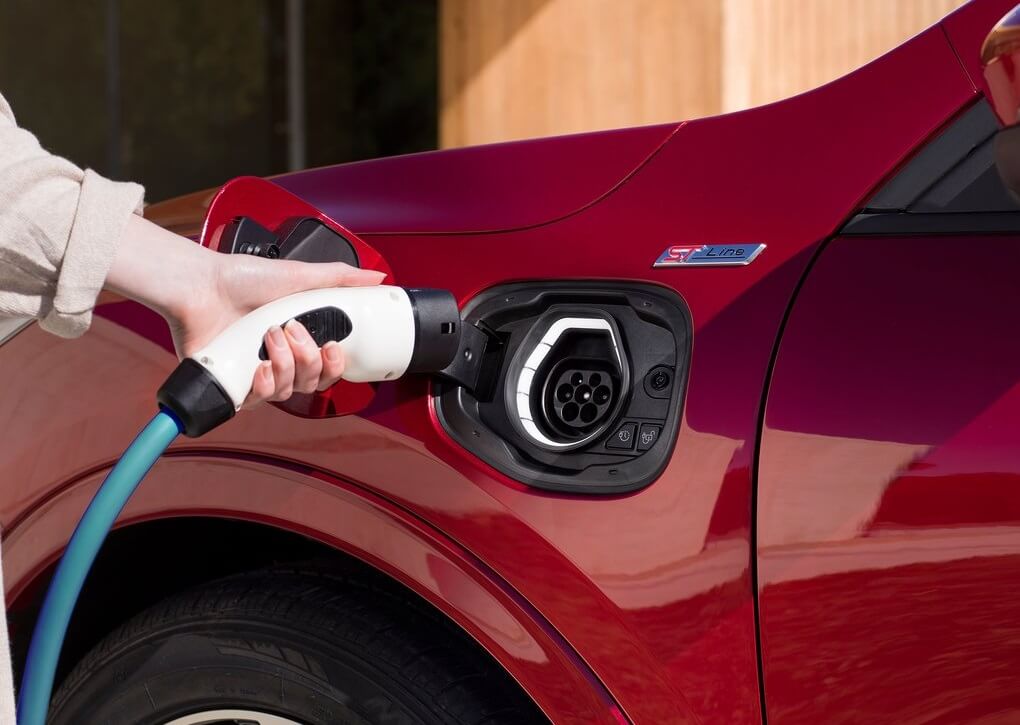 Ford Kuga Plug-in Hybrid: enchufe.