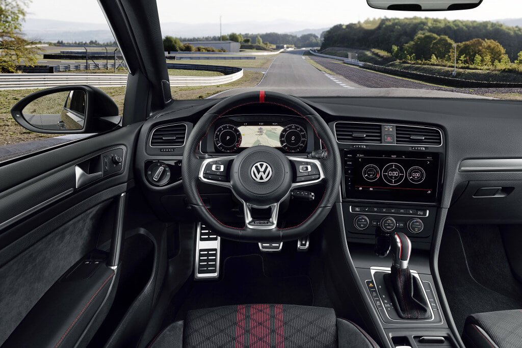 Interior del Volkswagen Golf GTI TCR.