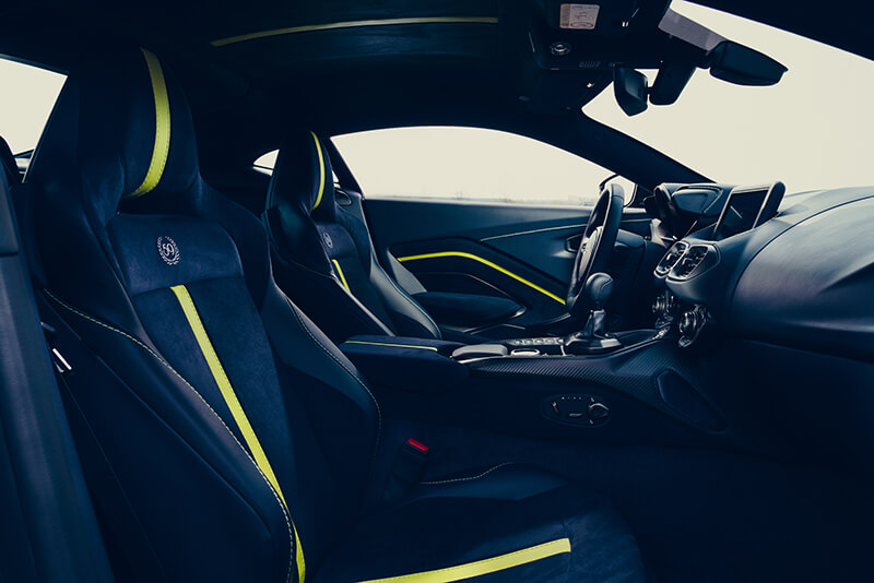 Aston Martin Vantage AMR: interior