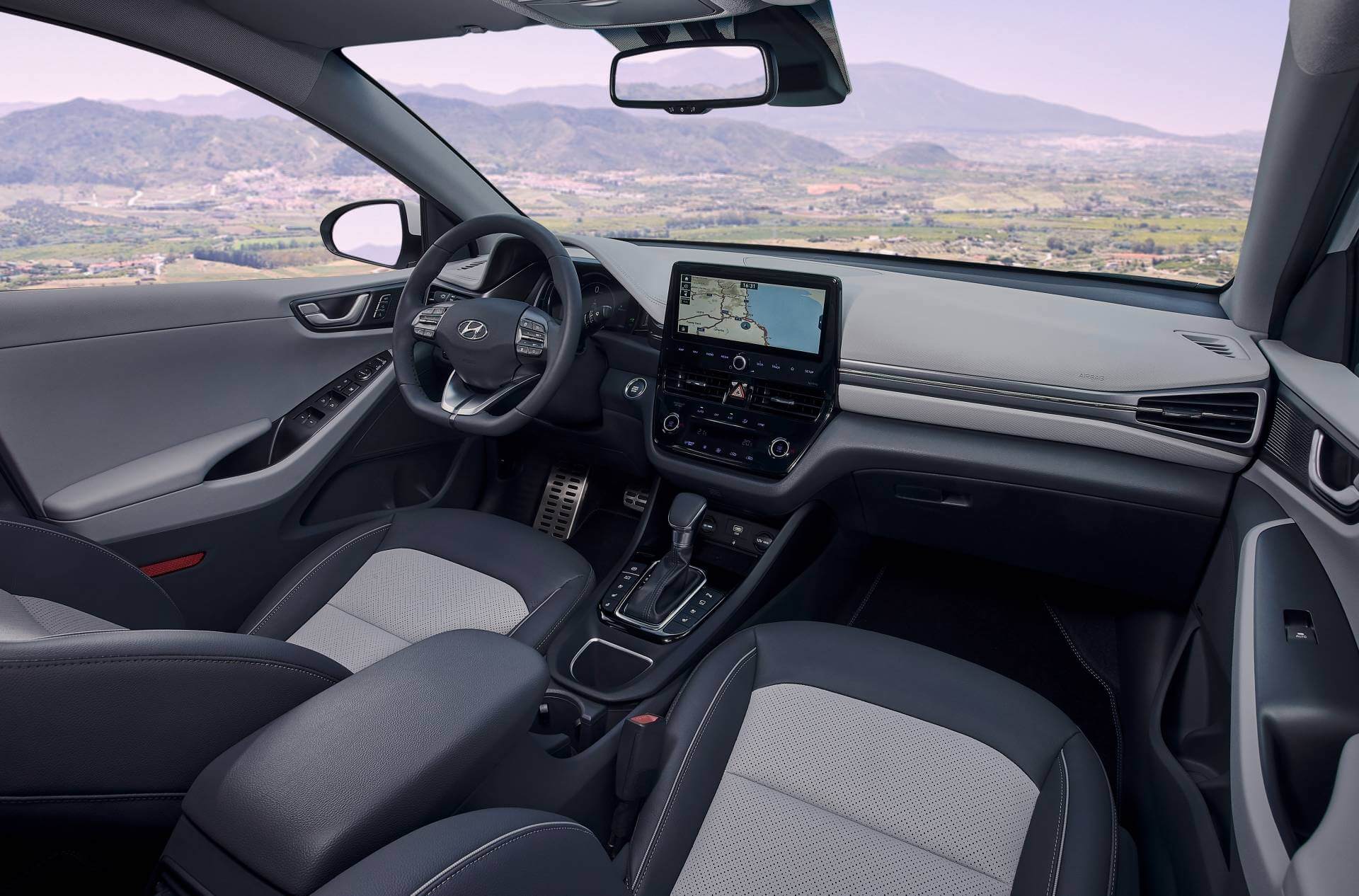 Hyundai IONIQ 2020: interior.