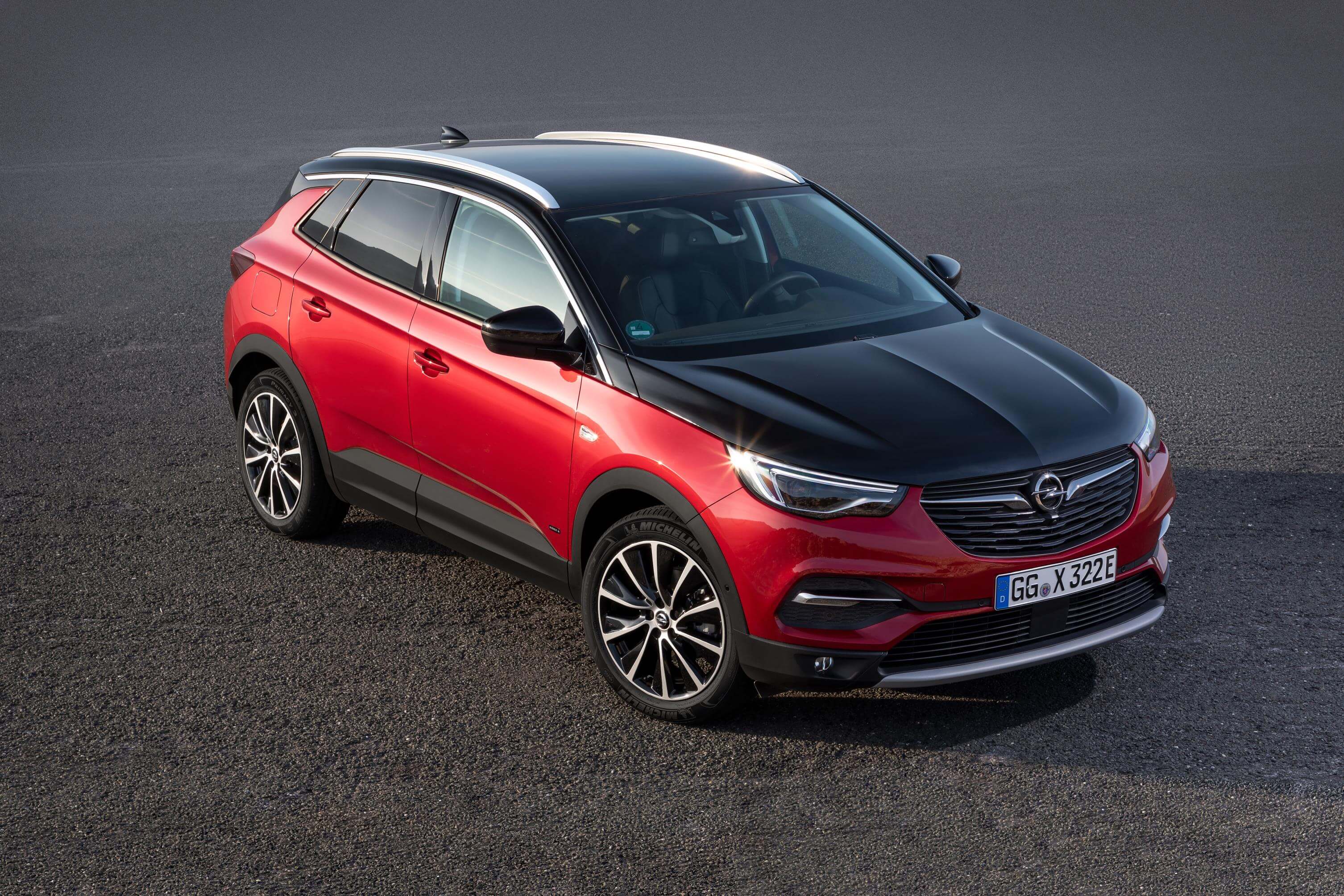 Opel Grandland X Hybrid4, potente, enchufable y 4x4