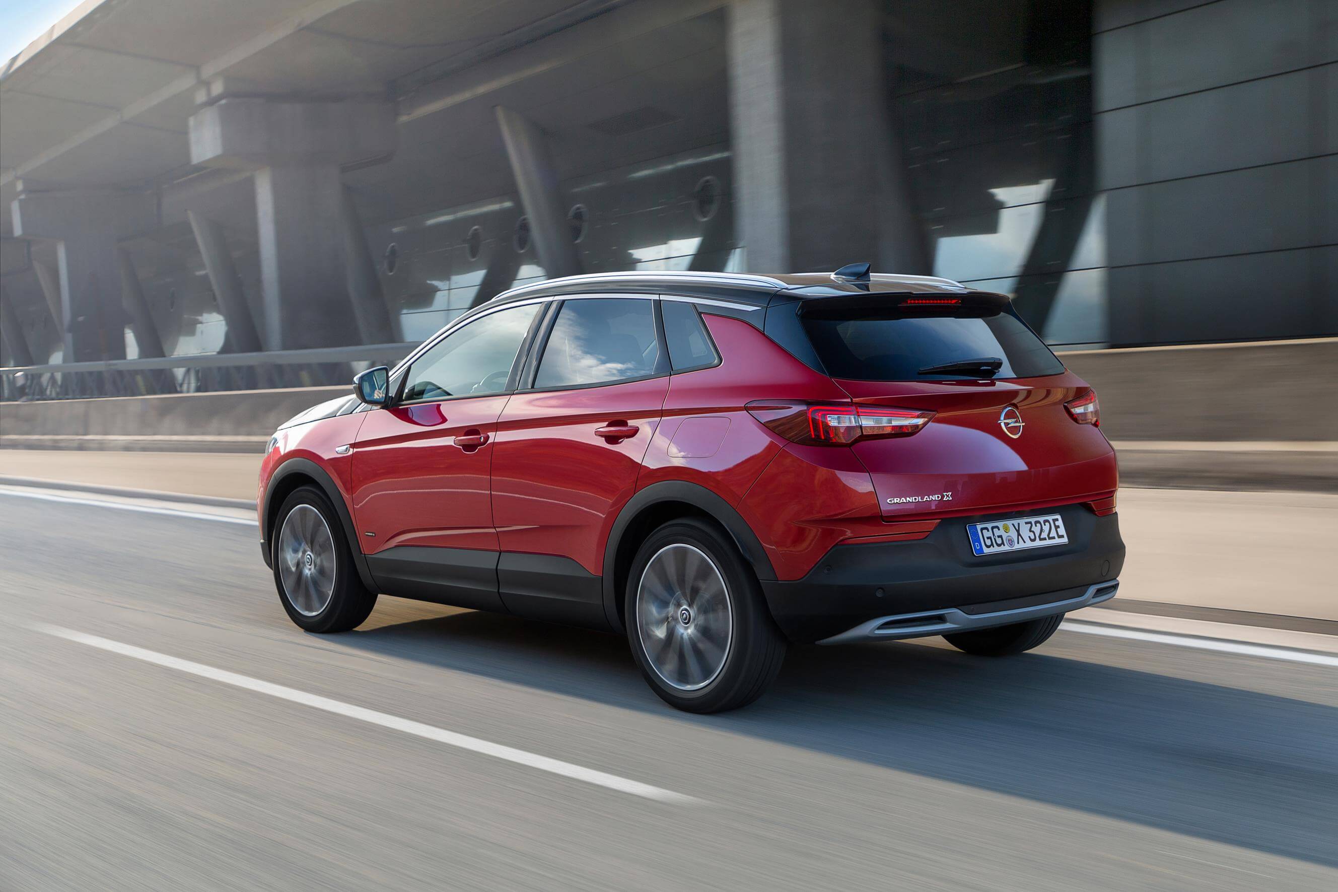 Opel Grandland X Hybrid4: trasera