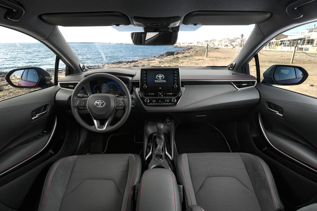 Toyota Corolla Hybrid: interior