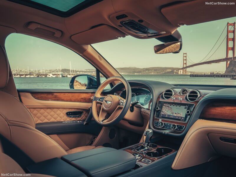 Interior del Bentley Bentayga Hybrid.