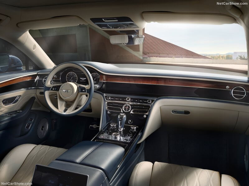 Interior del Bentley Flying Spur 2020.