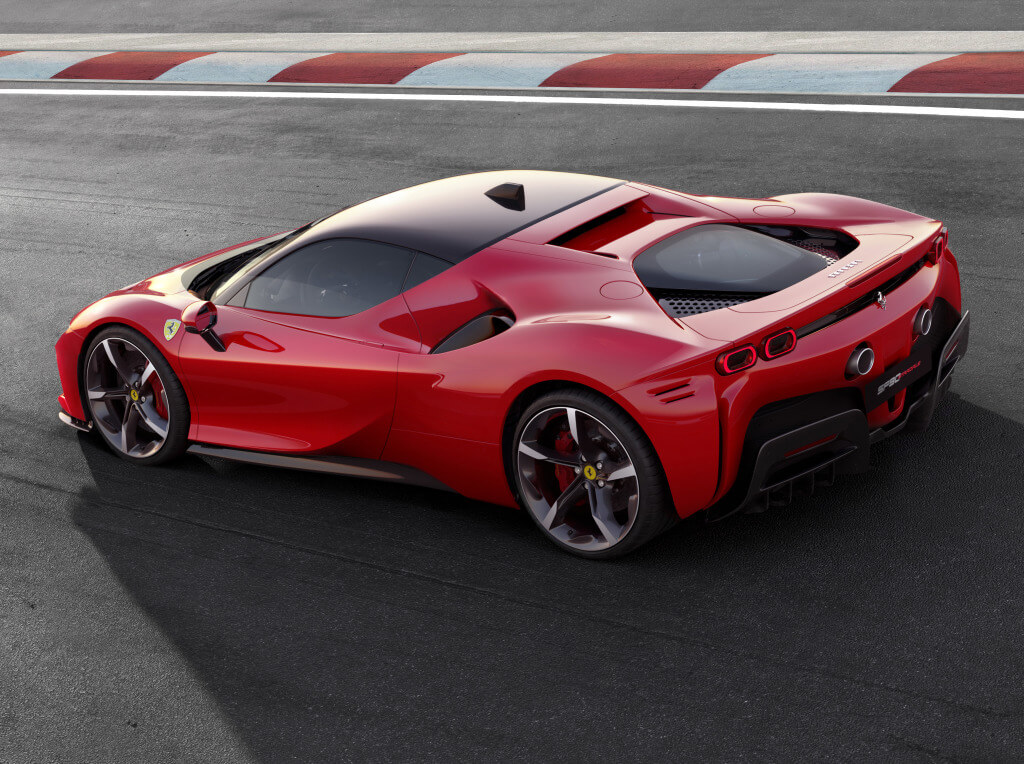 Ferrari SF90 Stradale: zaga.