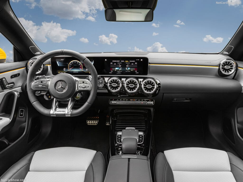 Mercedes-AMG CLA 35 4MATIC Shooting Brake, interior.