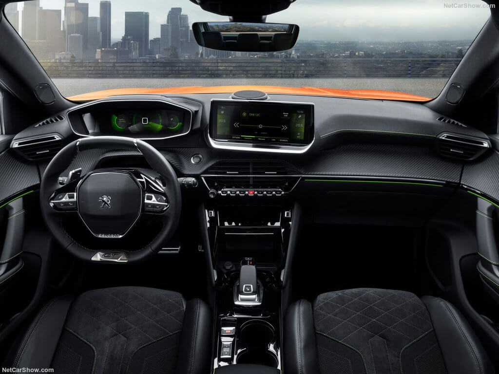 Peugeot 2008 2020: habitáculo.