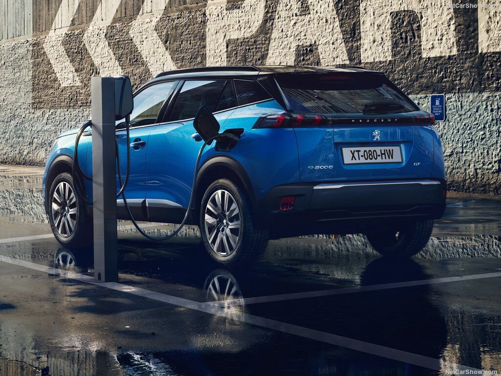 Peugeot e-2008.