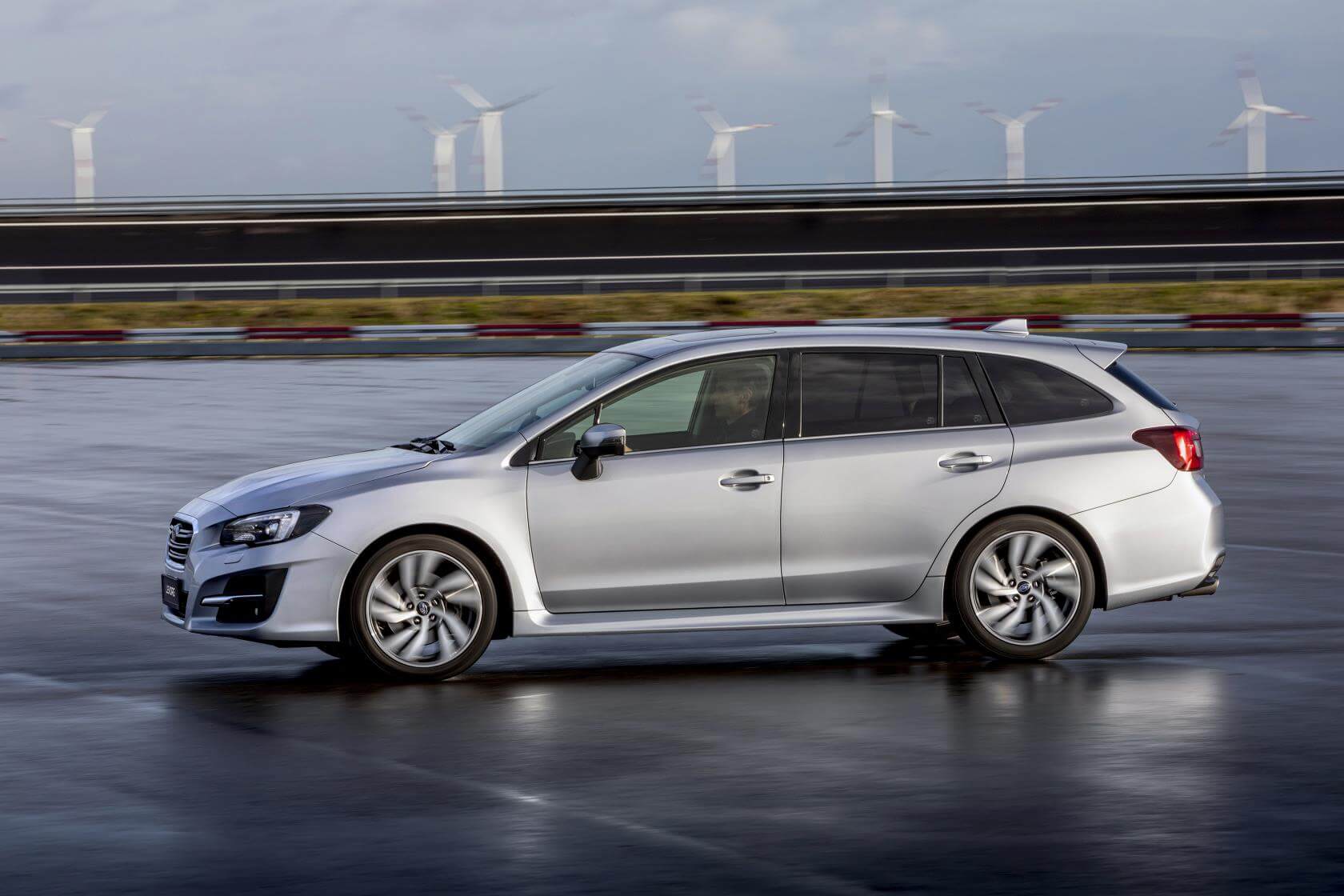 Subaru Levorg 2019: lateral