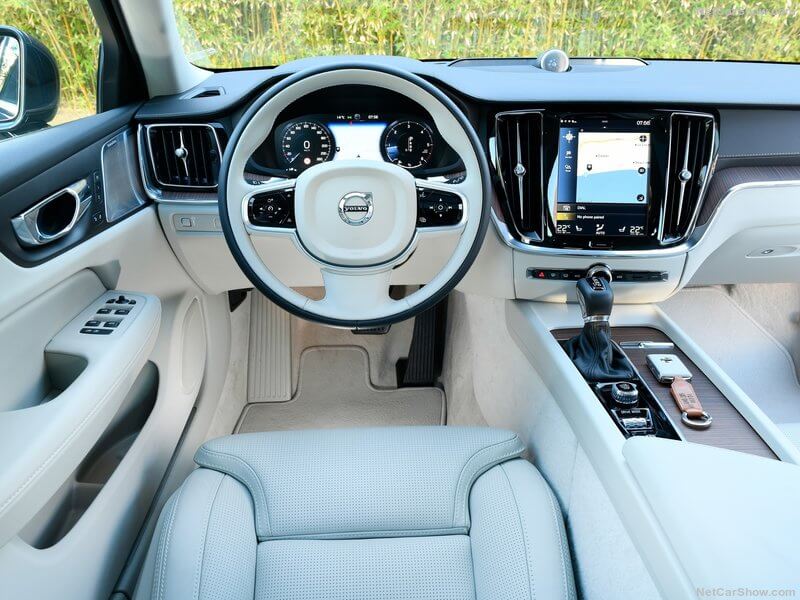Volvo V60, interior.