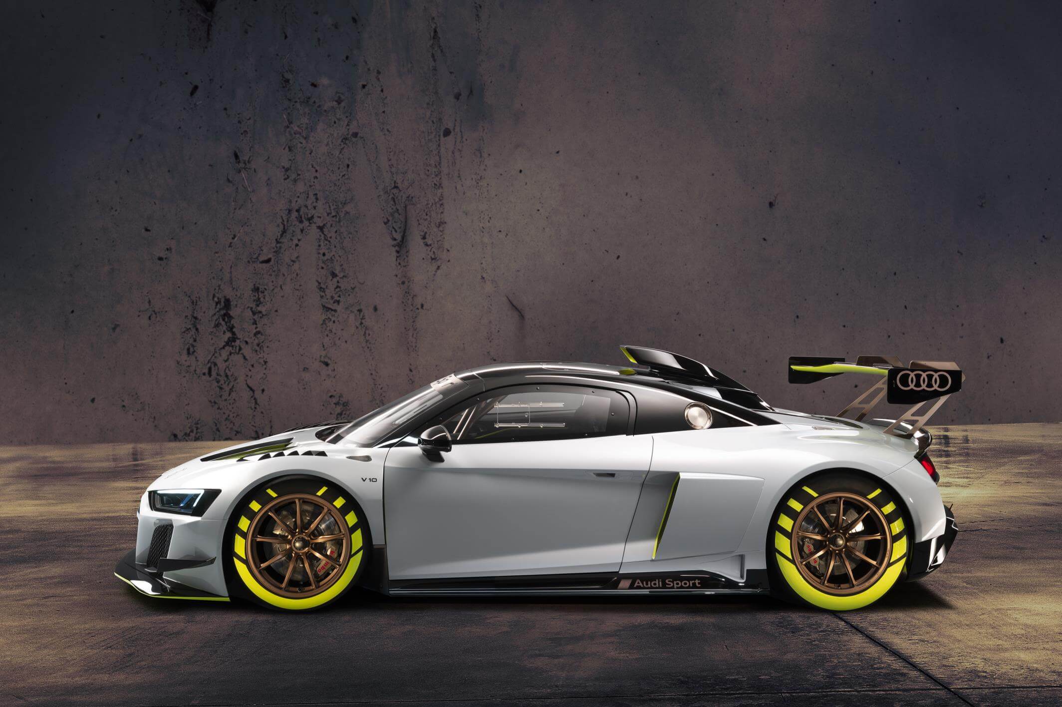 Audi R8 LMS GT2: lateral