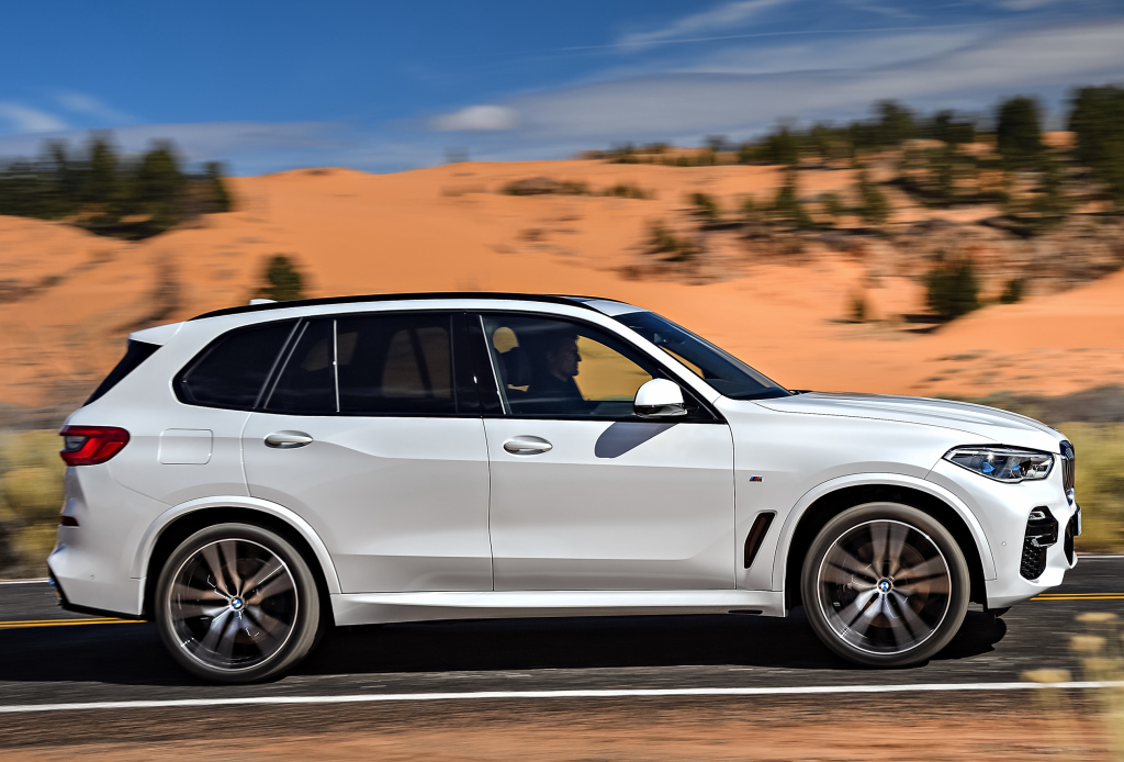 BMW X5 M50i, lateral.