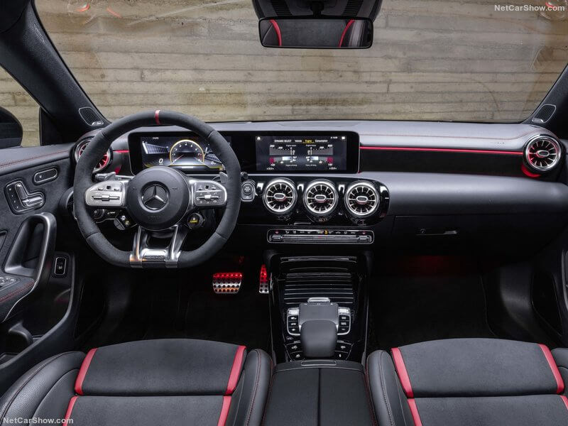 Interior del Mercedes CLA 45 4MATIC+ Shooting Brake.