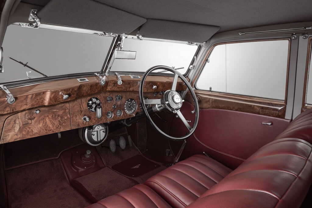 Bentley Corniche Recreation by Mulliner: interior.