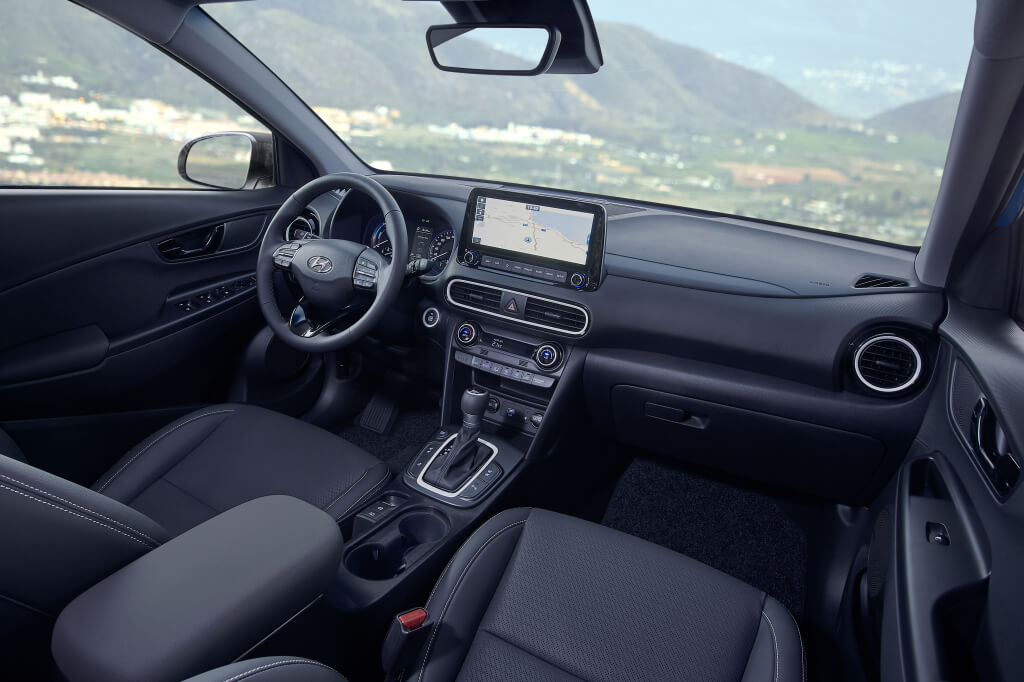 Hyundai Kona Hybrid: interior.