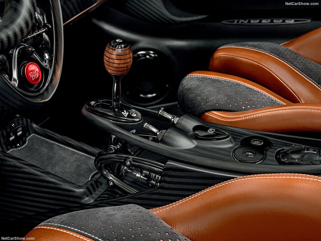 Interior del Pagani Huayra BC Roadster.