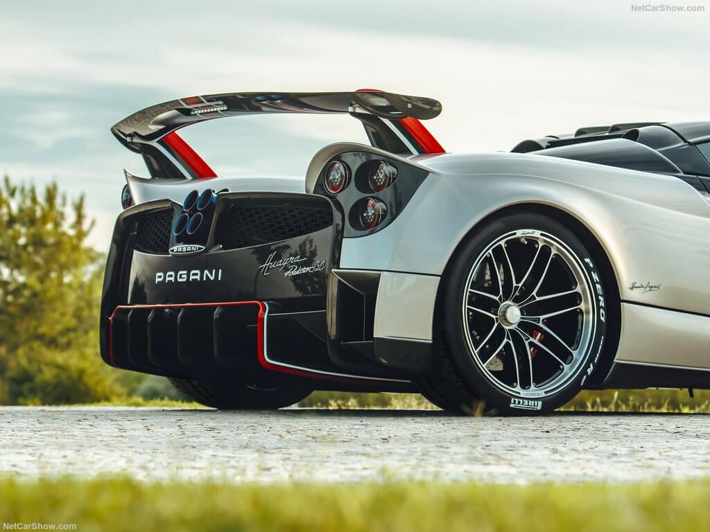 Trasera del Pagani Huayra BC Roadster.