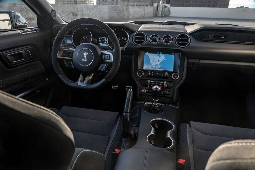 Shelby Mustang GT350: interior.