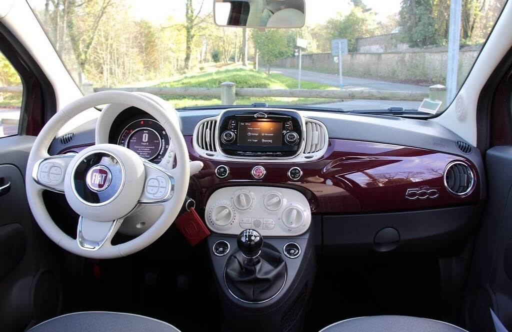 Fiat 500 Lounge: interior.