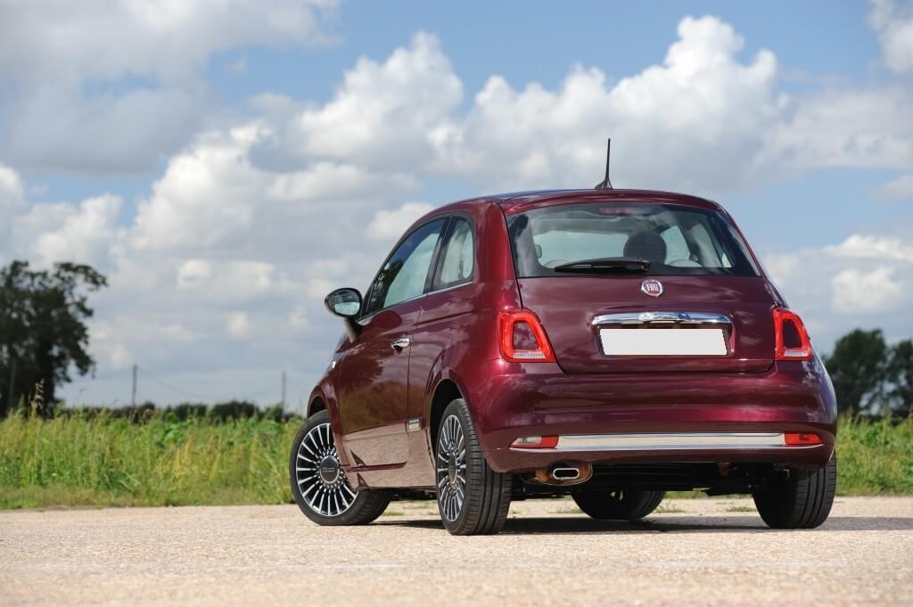 Fiat 500 Lounge: trasera.