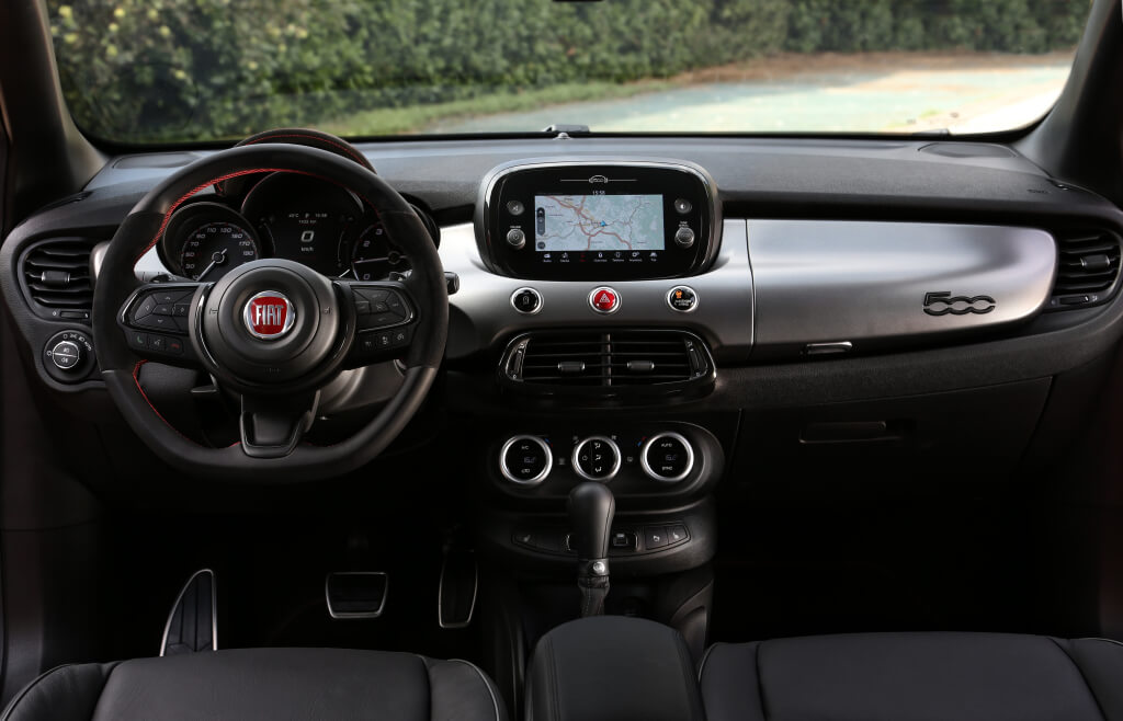 Fiat 500X Sport: interior.