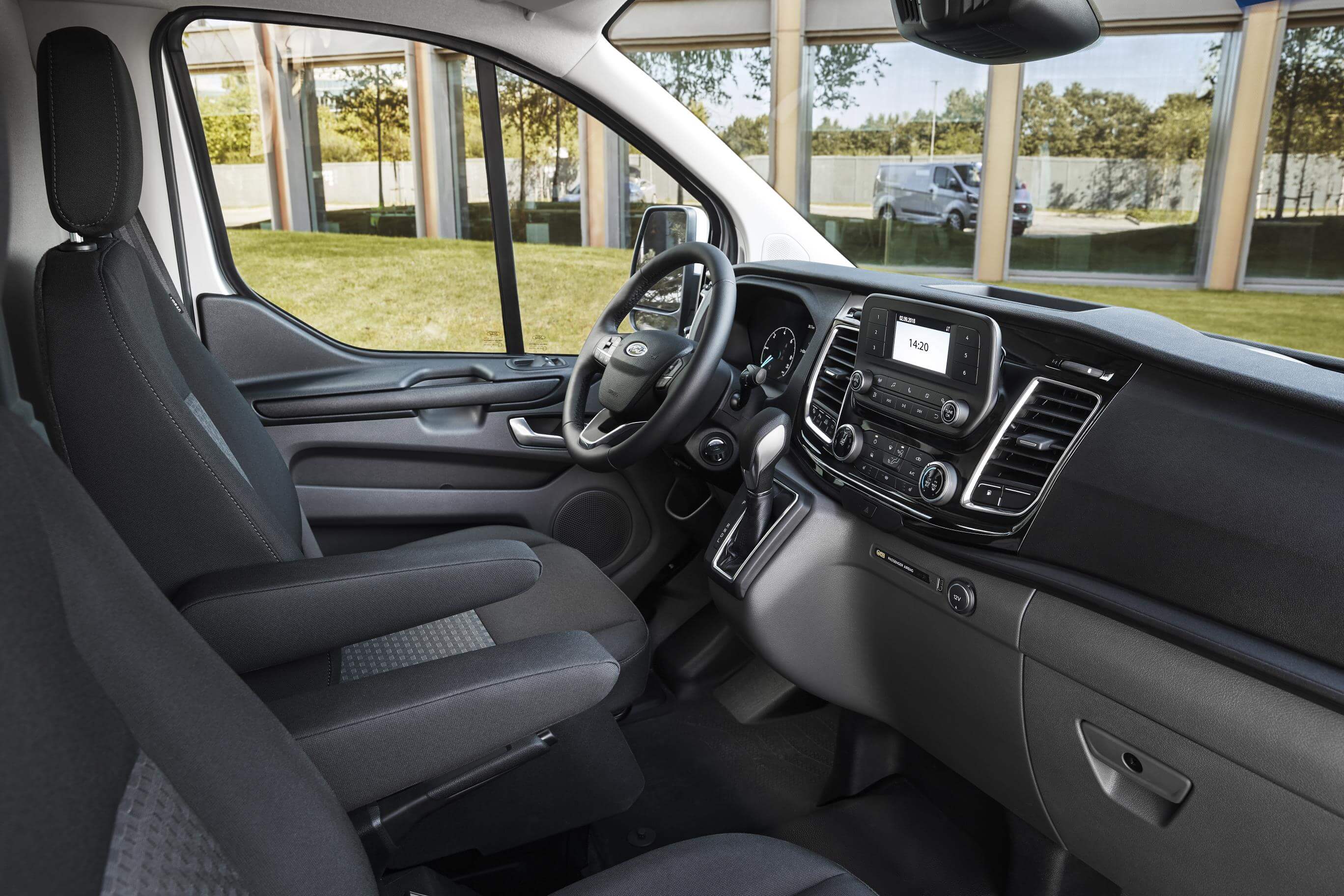 Interior del Ford Transit Custom PHEV