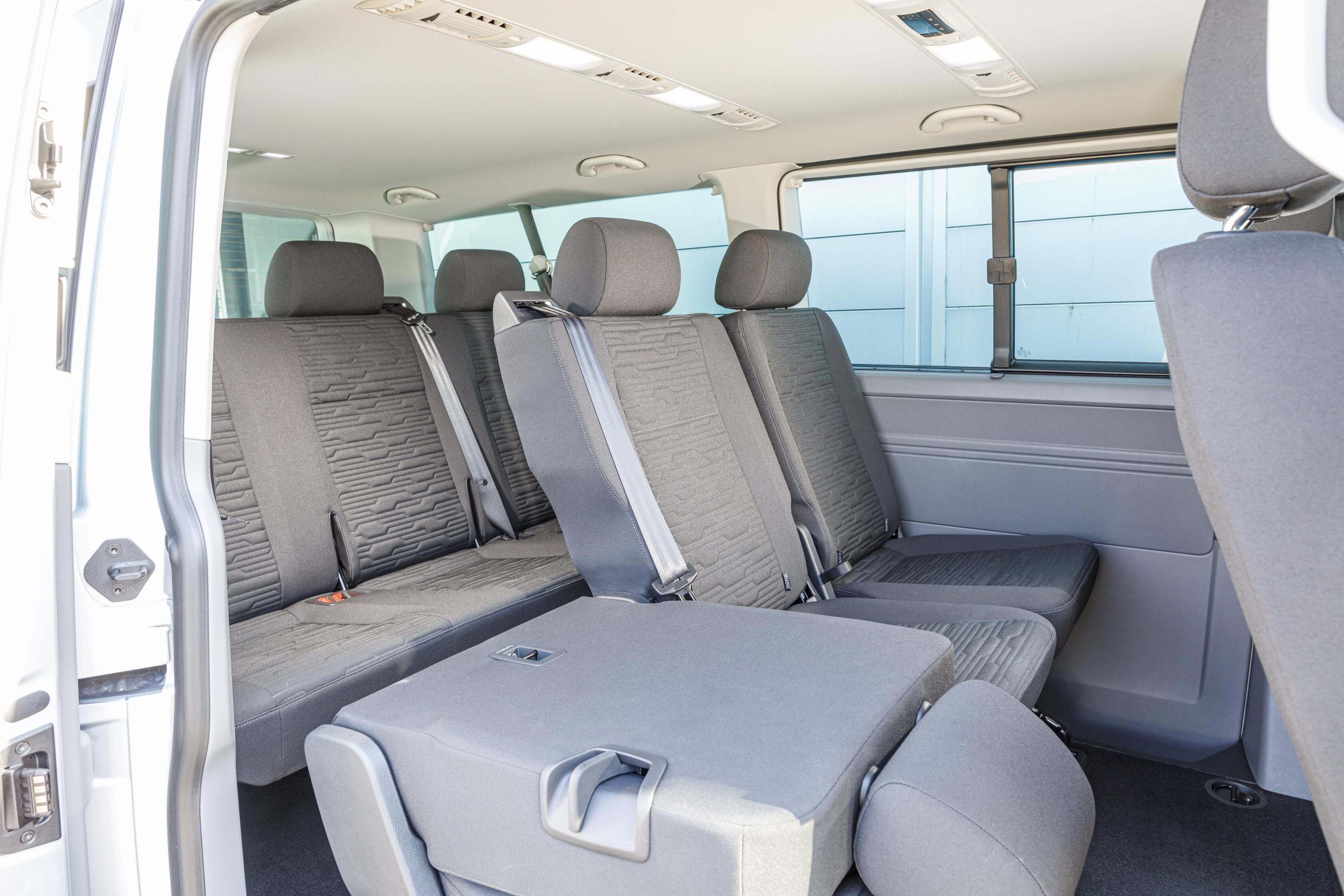 Plazas traseras del Volkswagen Transporter Bulli T6.1 Caravelle