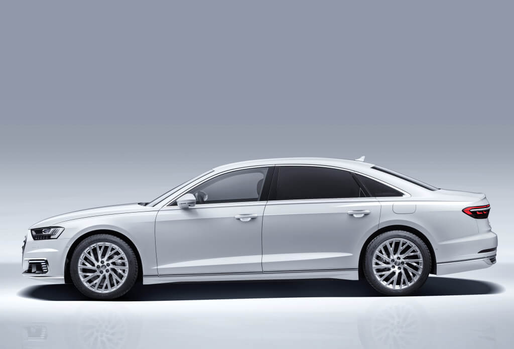 Audi A8L 60 TFSI e, lateral.