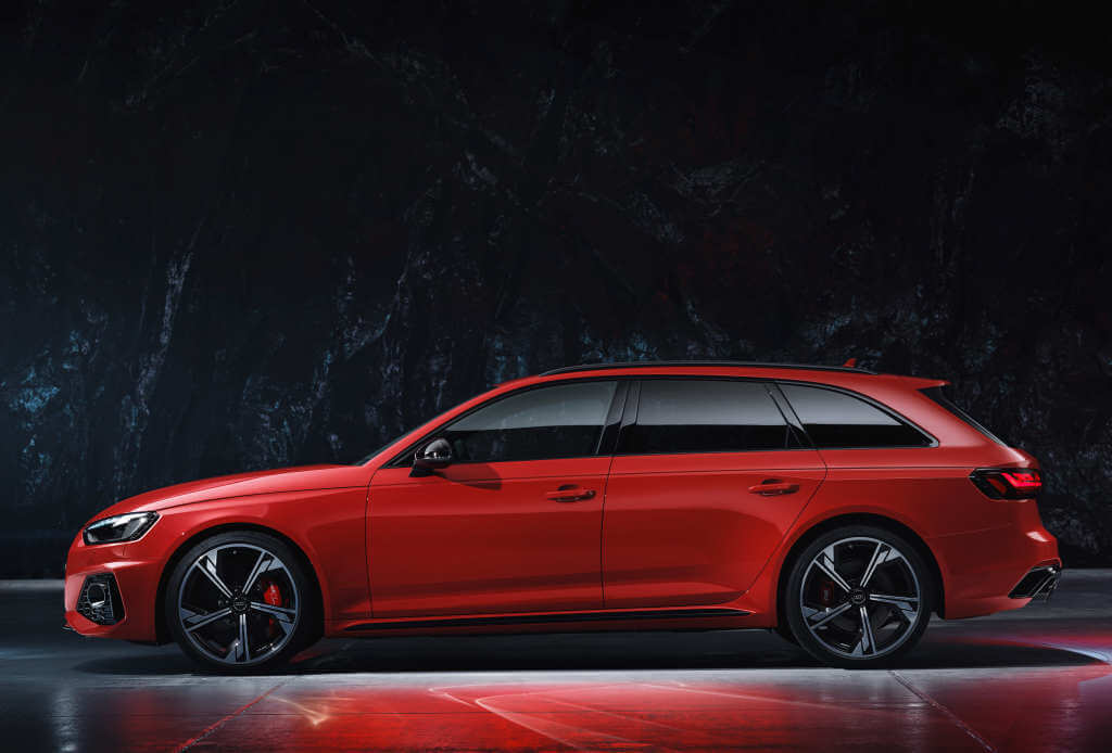 Audi RS4 Avant 2020, lateral.
