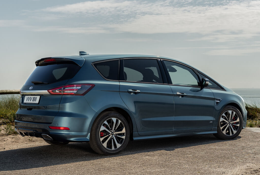 Ford S-MAX ST-Line 2020: trasera.