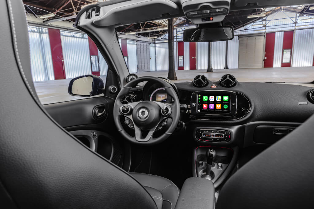 Smart EQ Fortwo Cabrio 2020: interior.