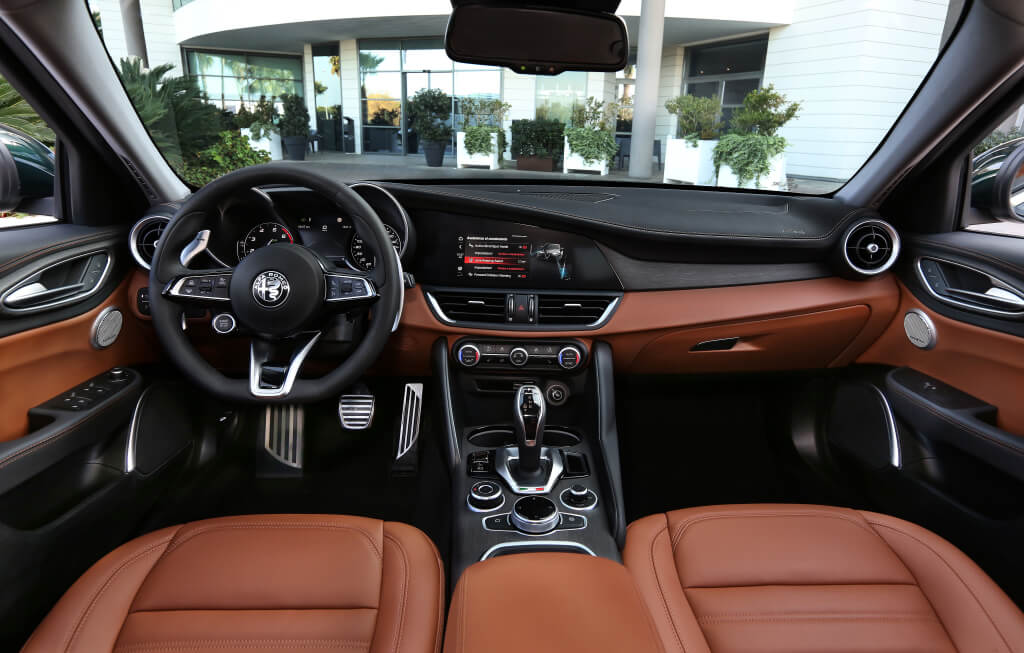 Alfa Romeo Giulia: interior.