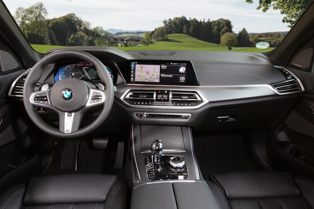BMW X5 xDrive45e, interior.
