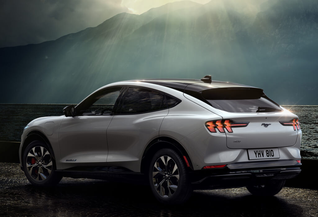 Ford Mustang Mach-E: trasera.