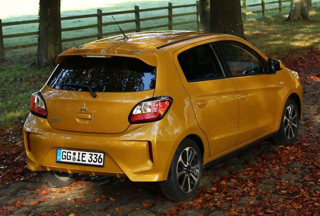 Mitsubishi Space Star 2020, parte trasera.