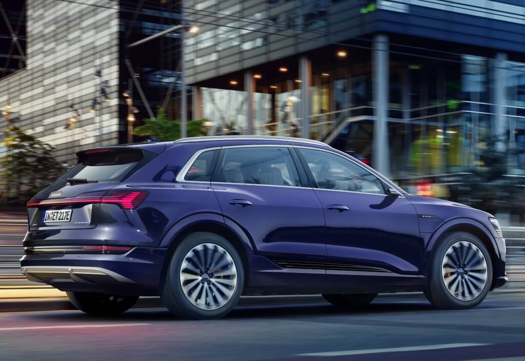 Audi e-tron S-Line 2020: perfil.