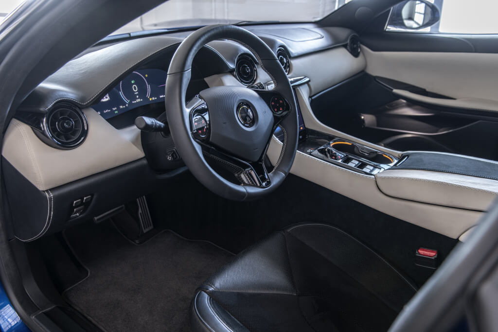 Karma Revero GTS: interior.