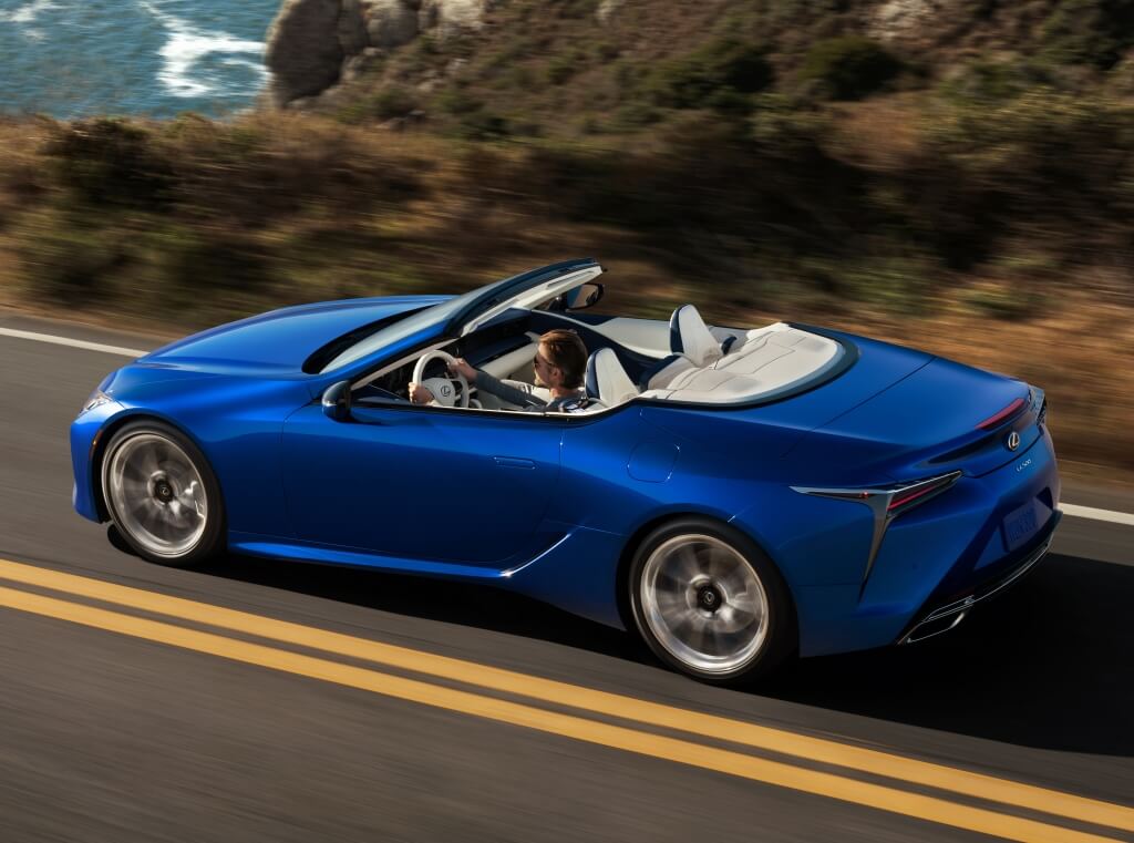 Lexus LC500 Convertible: trasera.