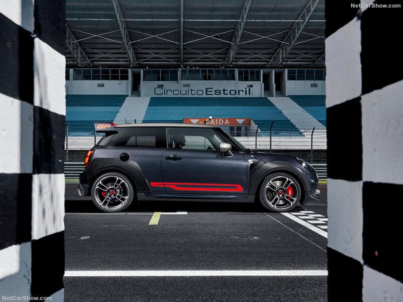 MINI Cooper JCW GP en pista.