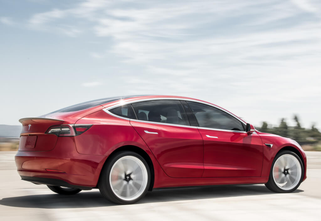 Tesla Model 3 Performance: trasera.