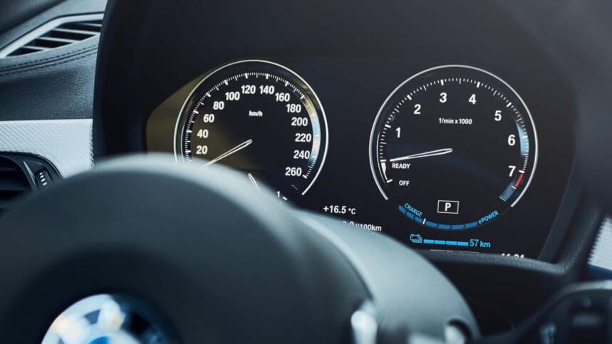 BMW X2 xDrive25e, instrumentación.