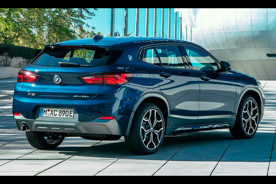 BMW X2 xDrive25e, trasera.