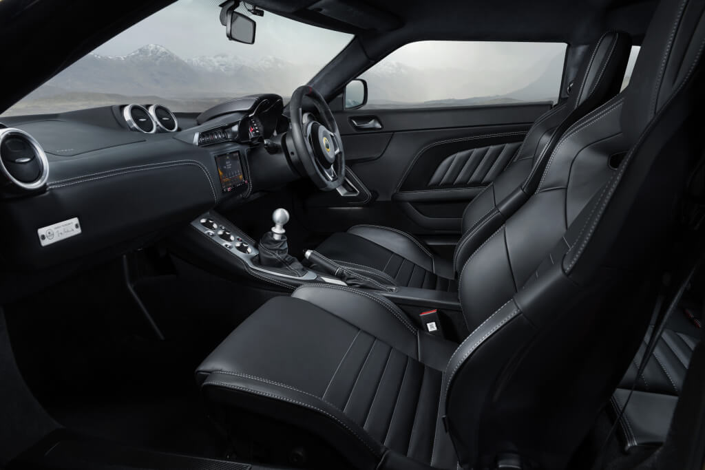Lotus Evora GT410: interior.