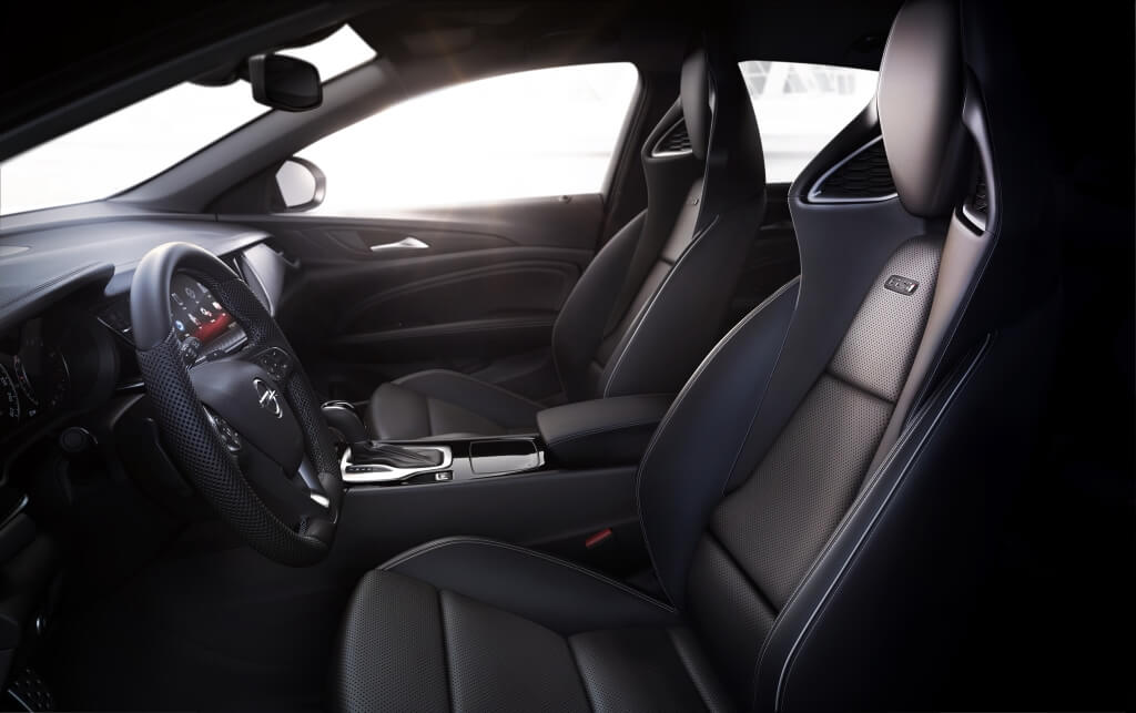 Interior del Opel Insignia GSi 2020.
