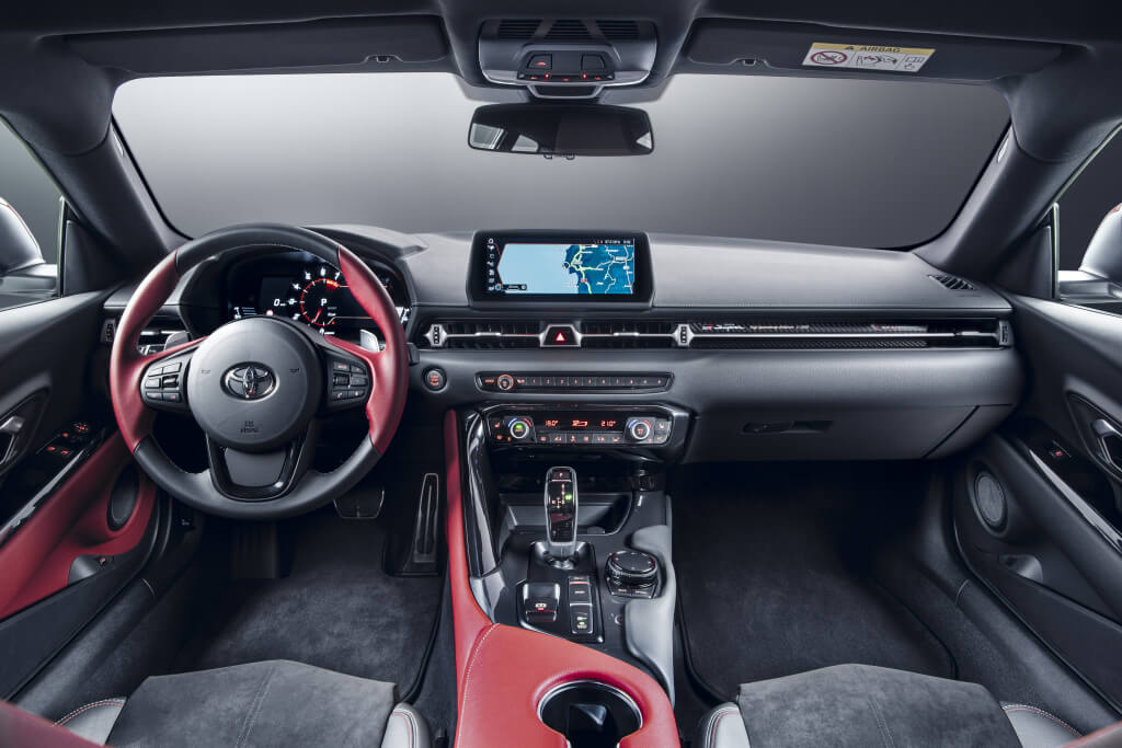 Toyota GR Supra 2.0: interior.