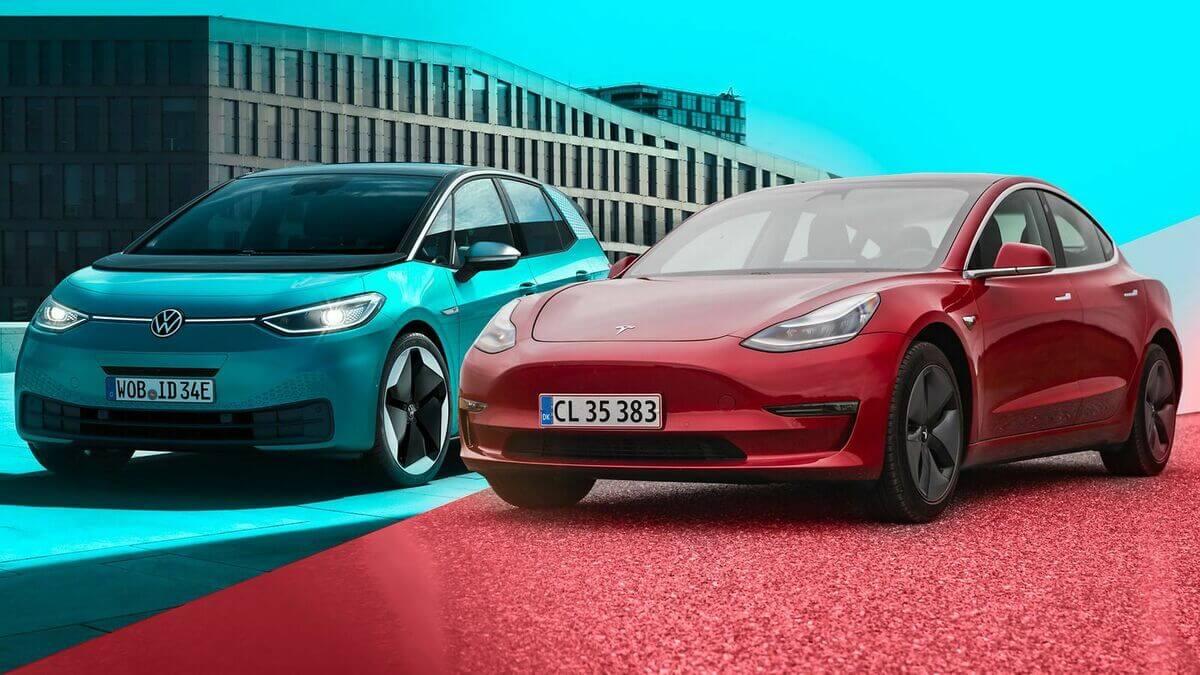 Frontal comparativa VW ID.3 vs Tesla Model 3.