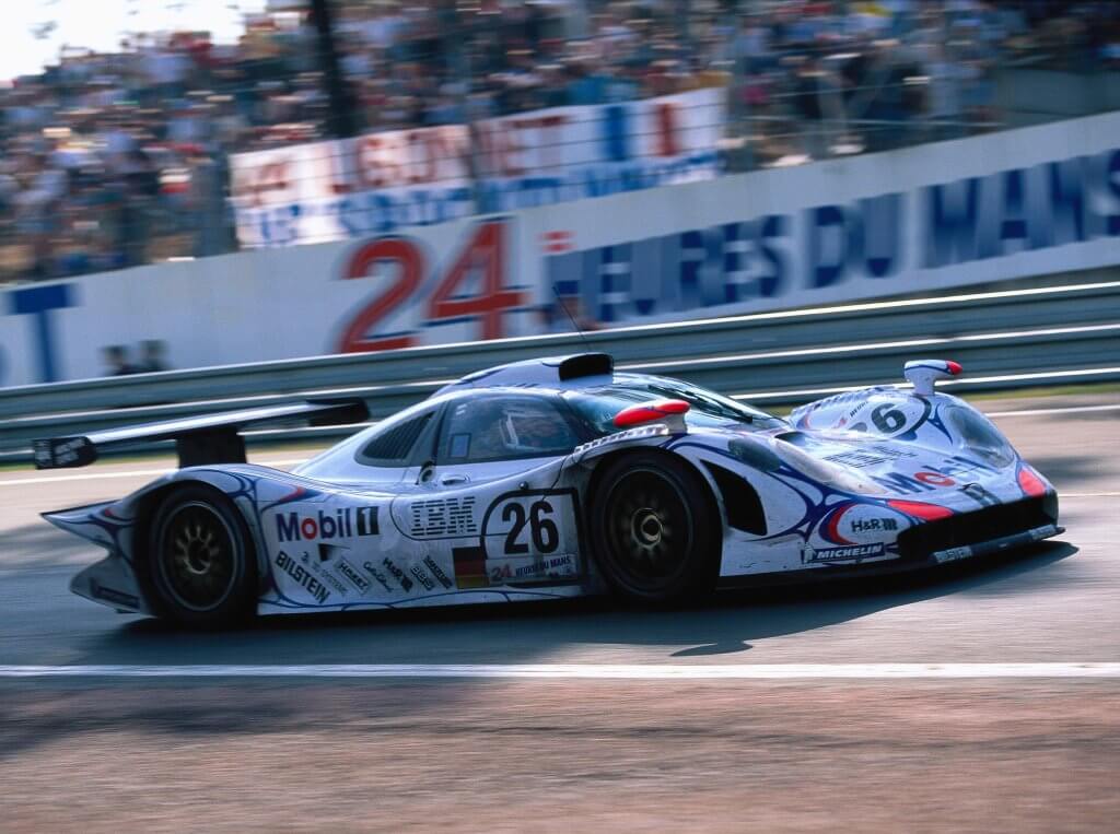 Porsche 911 GT1.